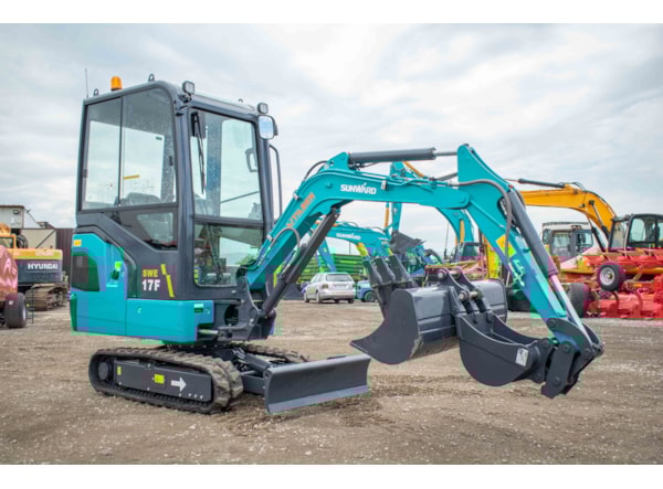 Miniexcavator SUNWARD SWE 17F cabina inchisa de vanzare
